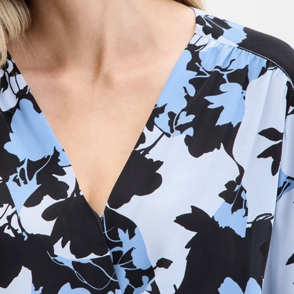 RT: $80 INC International Concepts surplice long sleeve Blouse Blue Floral Sz 1X - Picture 10 of 11